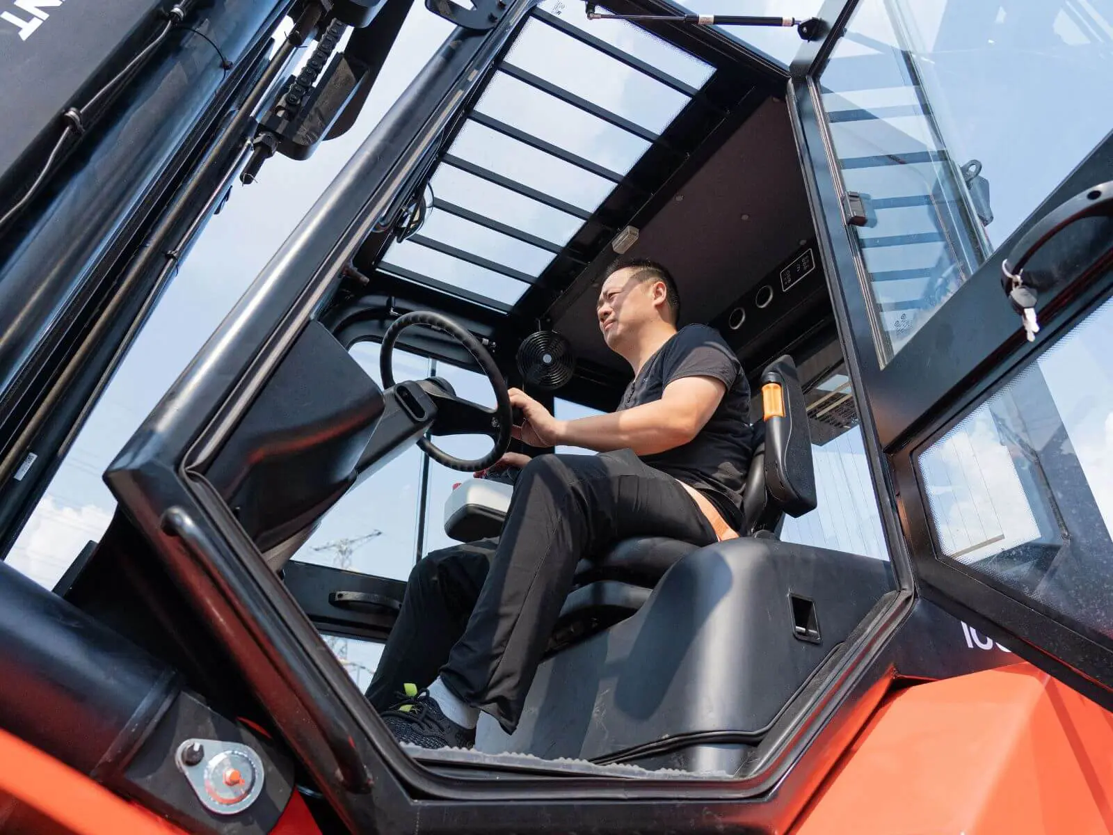 EP EFL801_1003 High Capacity Lithium Forklift-3