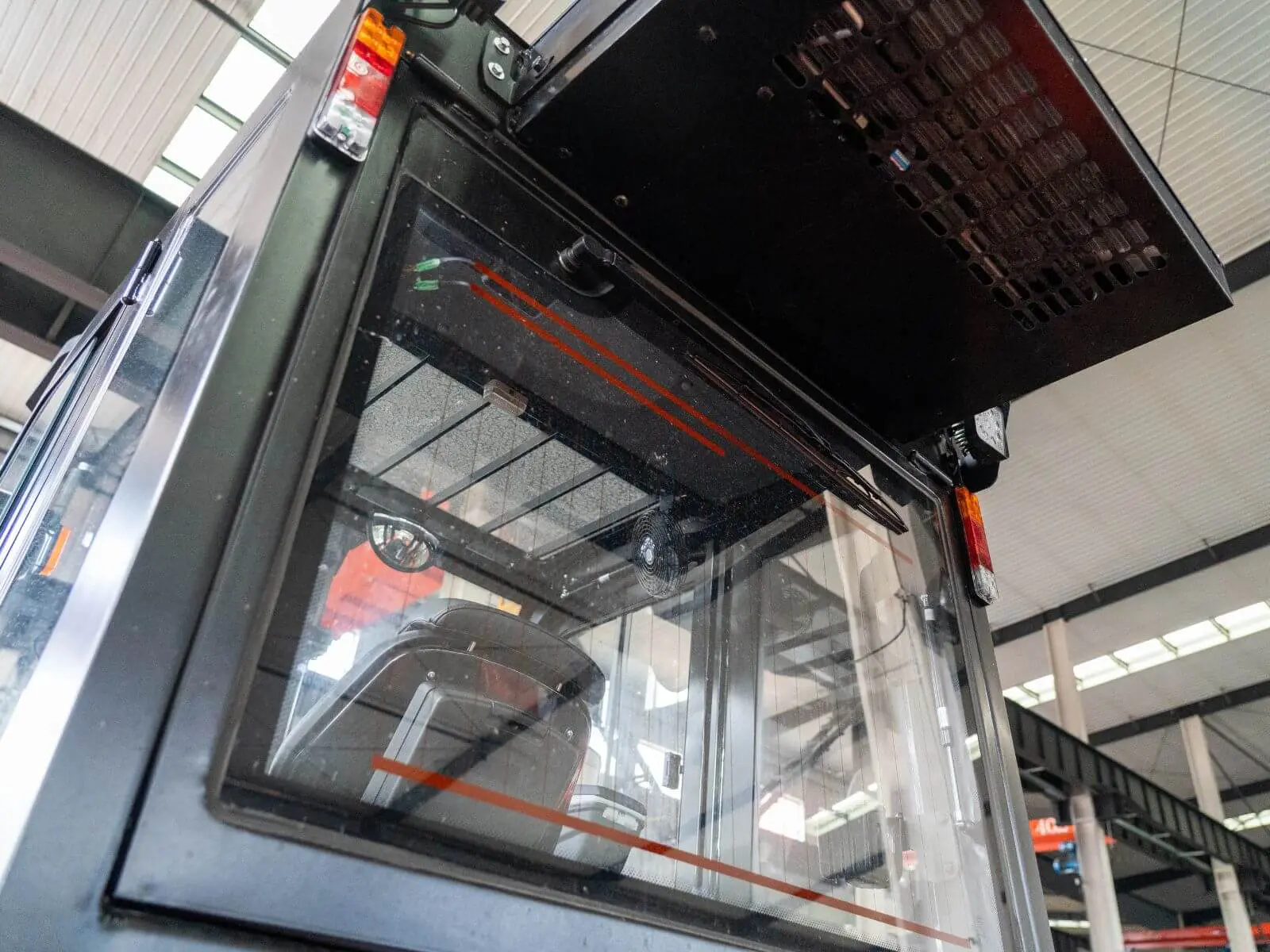 EP EFL801_1003 High Capacity Lithium Forklift-5