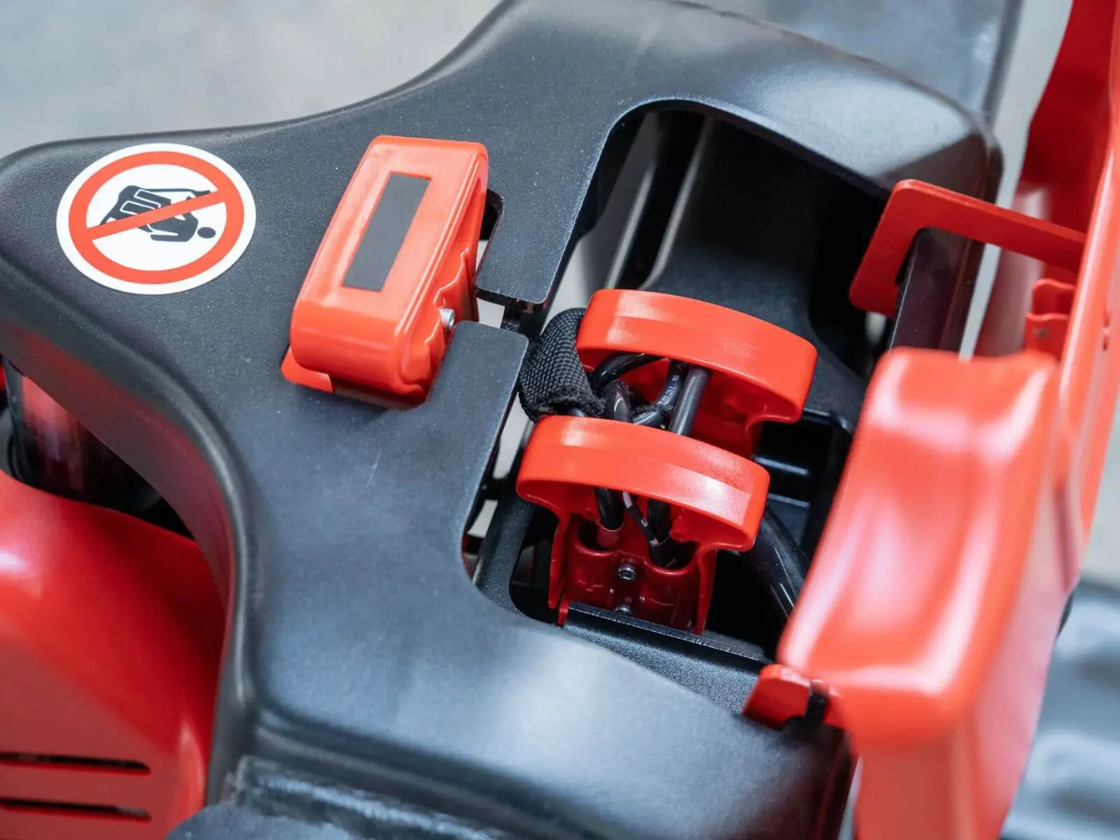 EP F4-201 Electric Pallet Truck Action-2