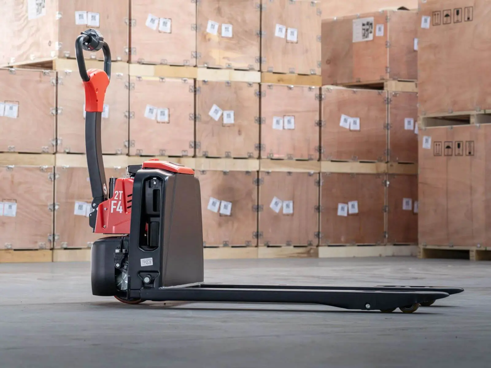 EP F4-201 Electric Pallet Truck Action-4