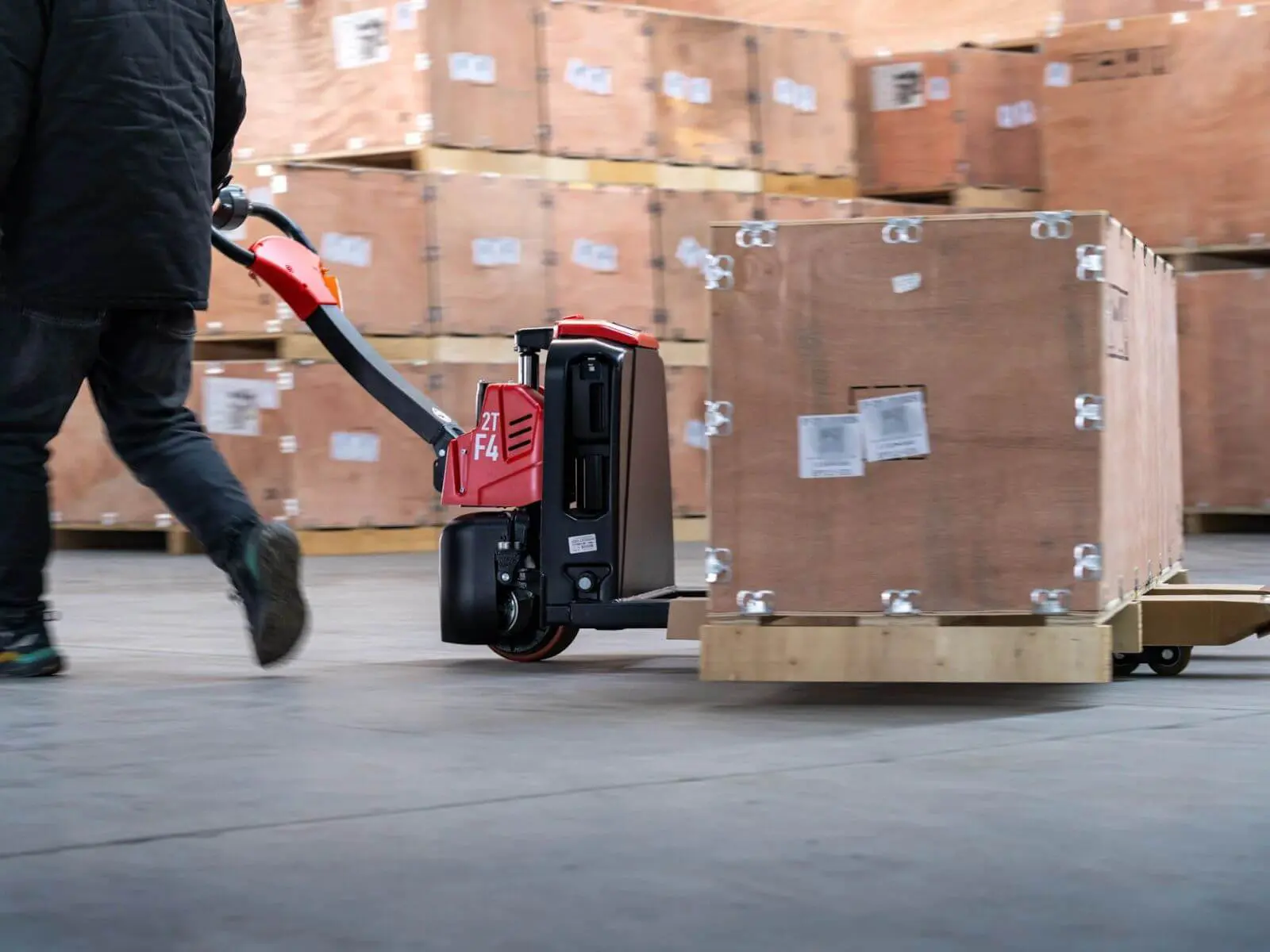 EP F4-201 Electric Pallet Truck Action-5