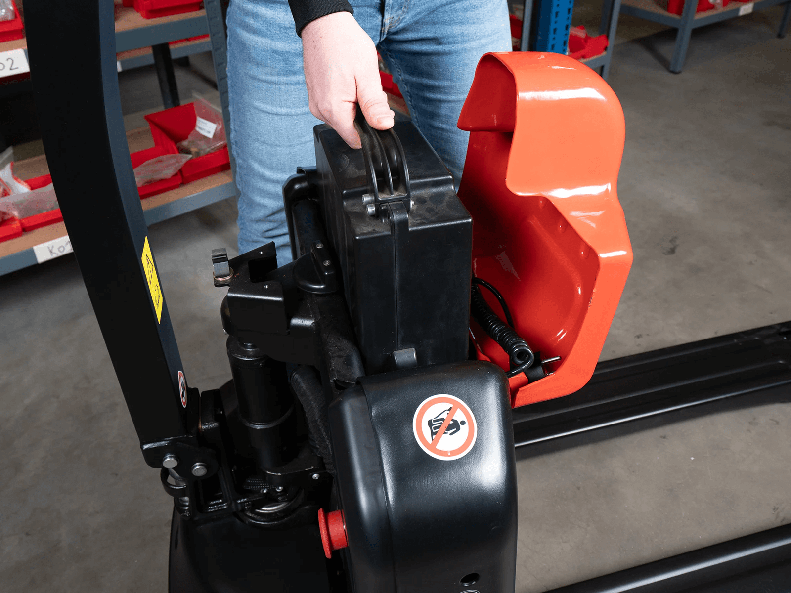 epl-electric-pallet-truck-1500kg-EPL154
