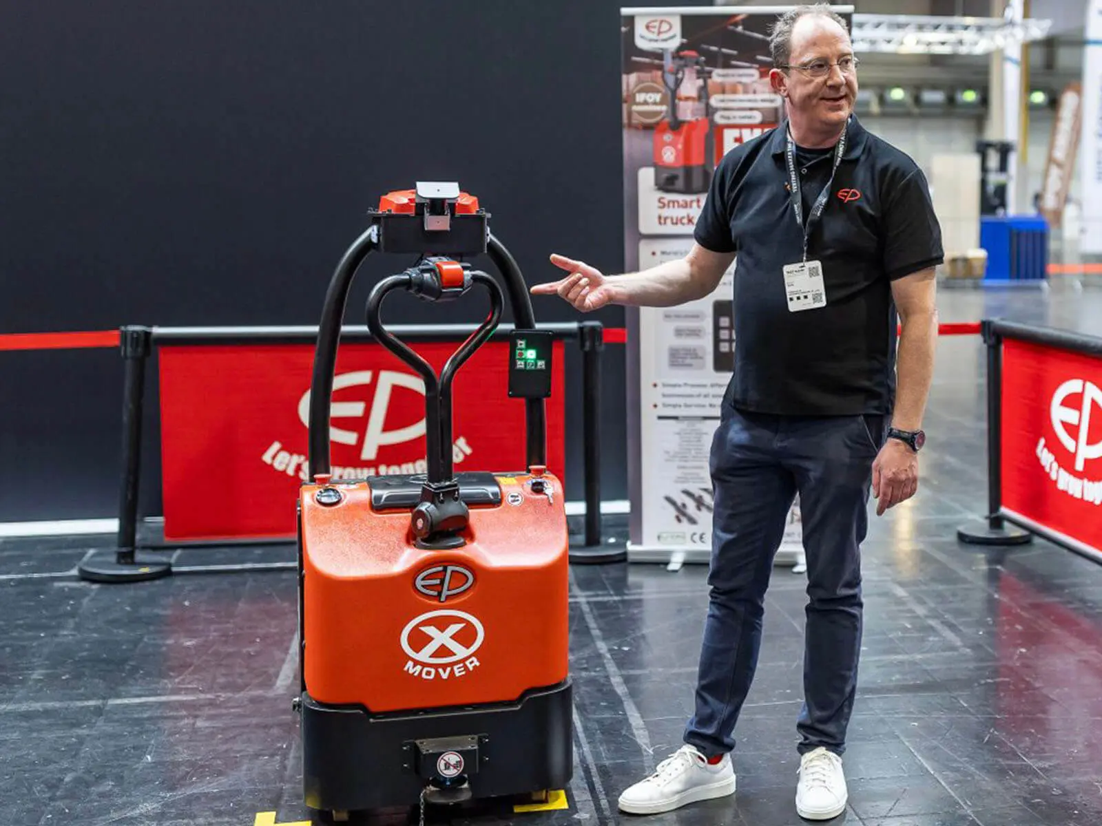 EXP15-automatic-pallet-truck-demonstration
