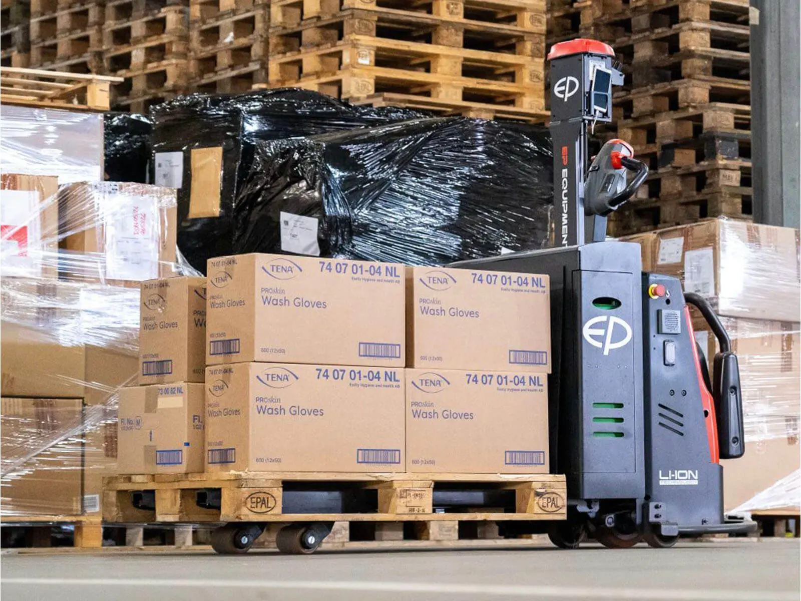 EXP20-automatic-pallet-truck-moving-materials