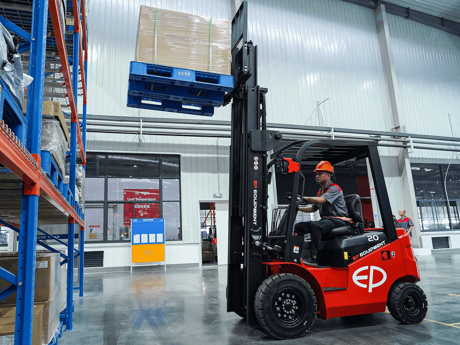 4-wheel-counterbalance-forklift-2000kg-EFL203P-4