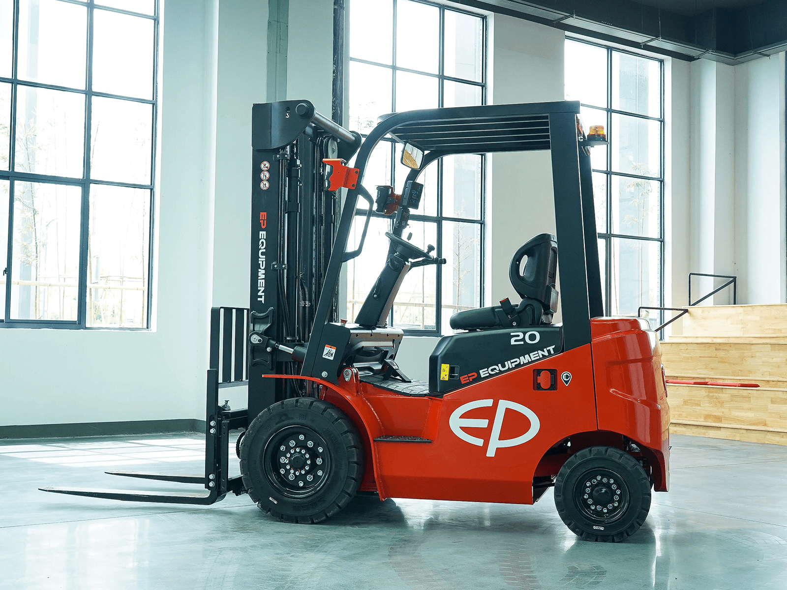 4-wheel-counterbalance-forklift-2000kg-EFL203P
