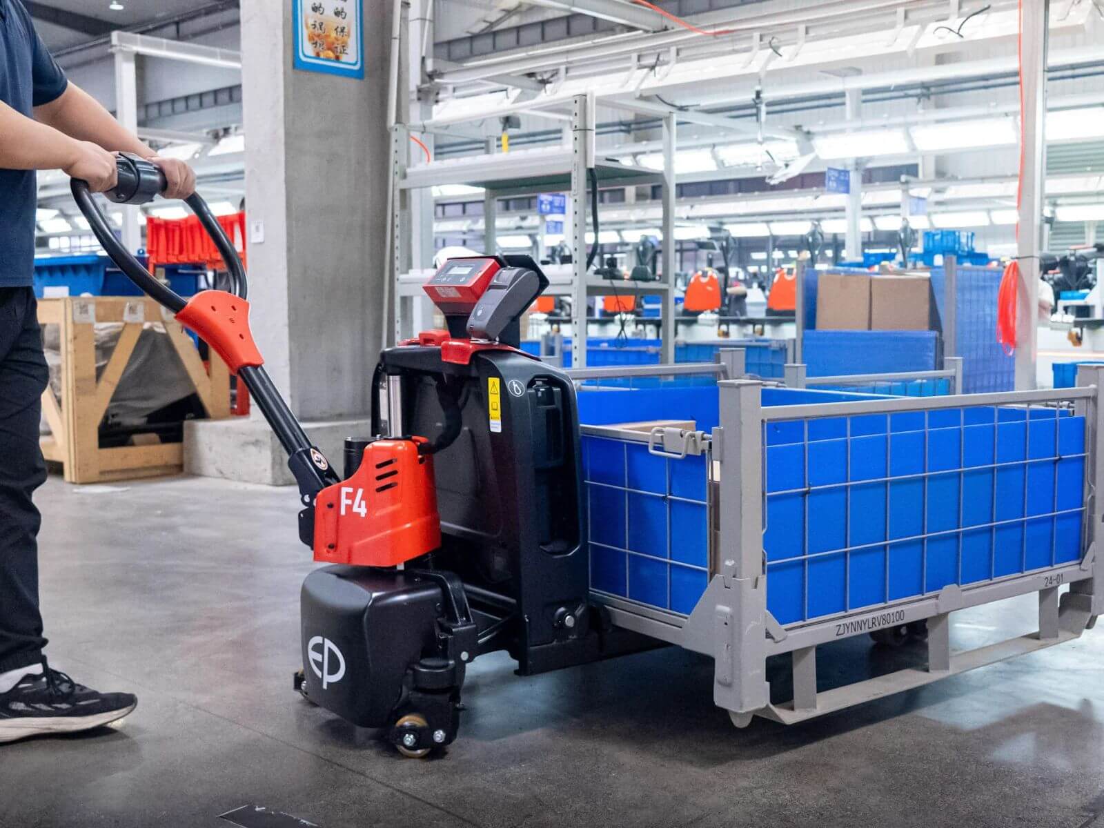 EP F4 Electric Pallet Truck with scale Action-3