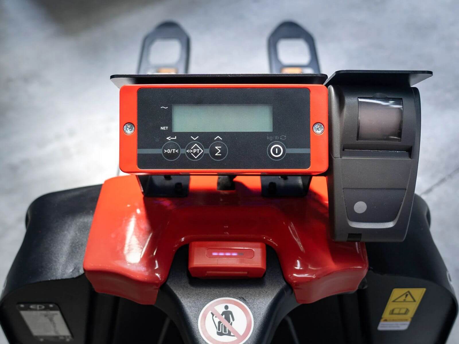 EP F4 Electric Pallet Truck with scale Action-4