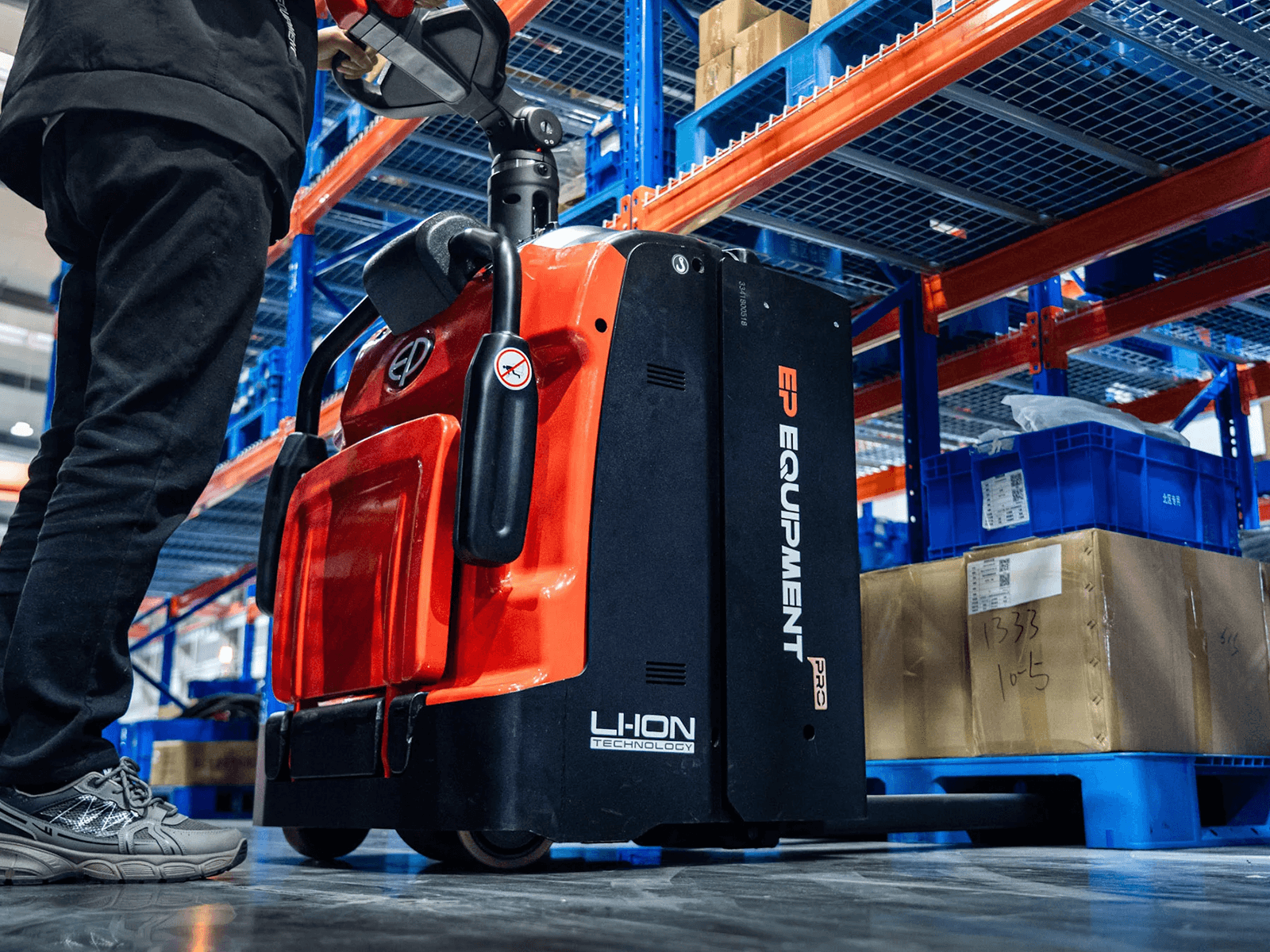 heavy-duty-li-ion-ride-on-pallet-truck-2000kg-RPL20-pro