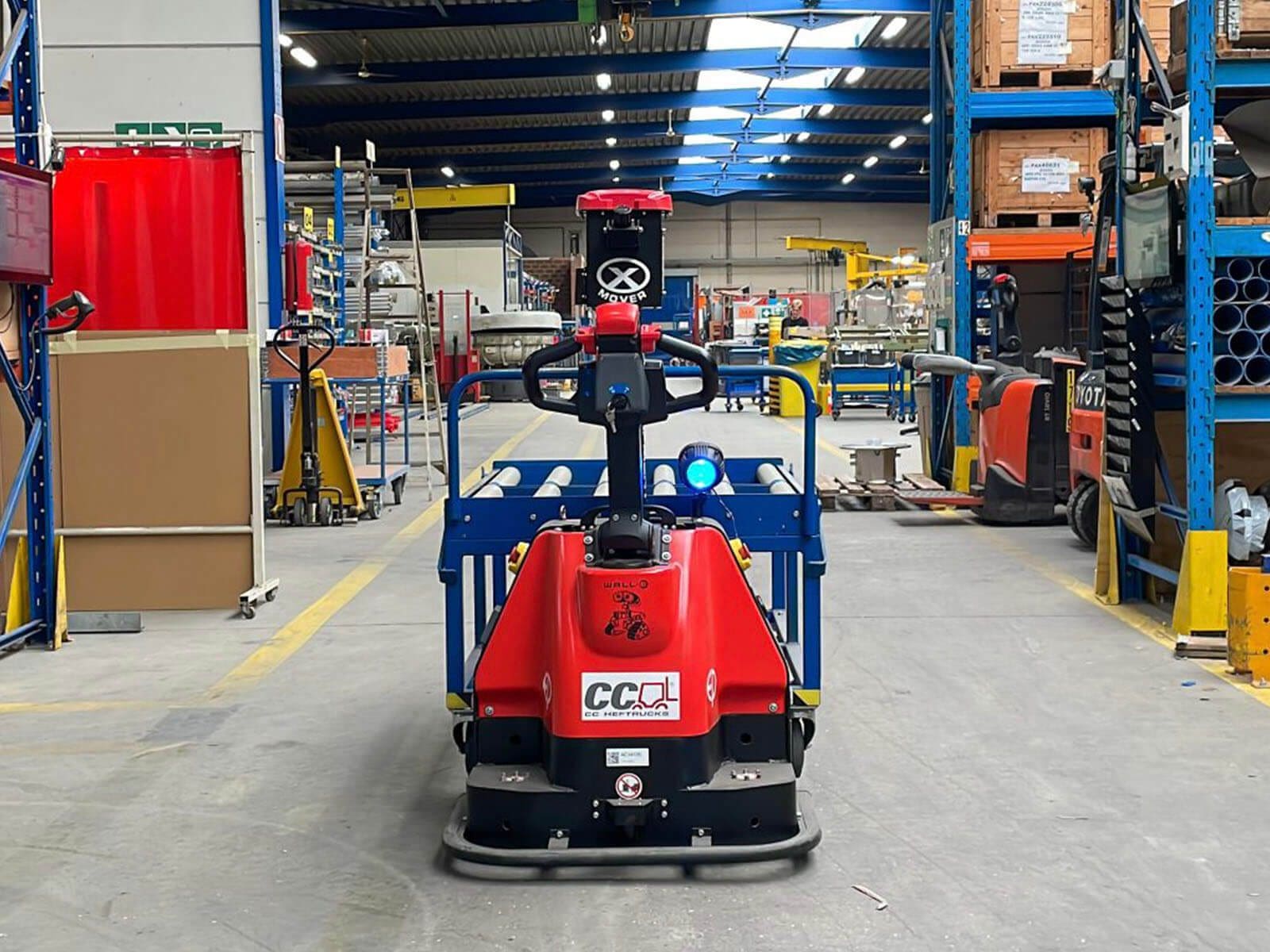 XP15-automatic-pallet-truck-in-warehouse